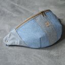 Upcyklingowa nerka XXL na ukos z łączonych tkanin - jeans i melanż