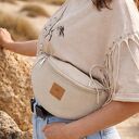 Zamszowa nerka basic Kremowa