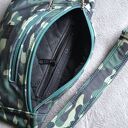 Saszetka nerka midi w moro - 3 kieszenie i wodoodporny softshell
