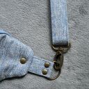 Upcyklingowa nerka XXL na ukos z łączonych tkanin - jeans i melanż
