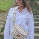 Różowa nerka w pepitkę z puchatej tkaniny - torebko-nerka handmade