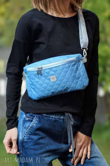 niebieska wakacyjna saszetka