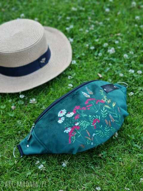 Nerka welurowa butelkowa zieleń haftowana łąka