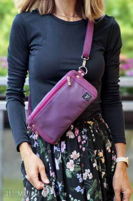 fioletowa mini saszetka z łączonych tkanin