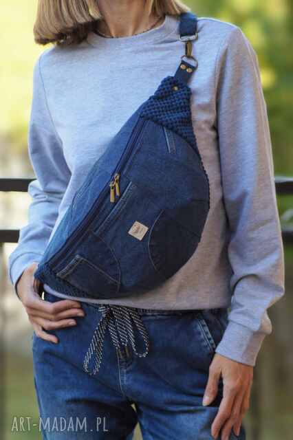 granatowa nerka XXL z łączonych tkanin