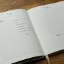 twarda okładka - okładkę zdobi piękny japoński papier wielkość:16,5x20,5 cm - miejsce na 94 przepisy, 194 stron. Prezent pod choinkę