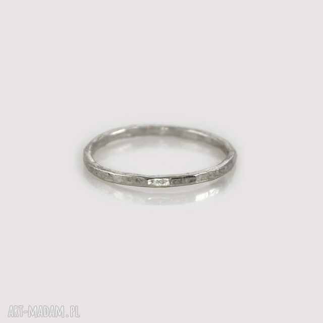 Nierówna - cienka srebrna obrączka - różne rozmiary (2403 -09) III