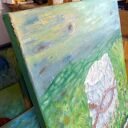 Kamień i sznur - obraz olejny 50x55 cm: zielony pejzaż z symbolicznym białym kamieniem