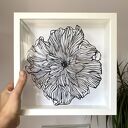 Wycinanka Black Flower - minimalistyczna dekoracja ścienna dla kobiet z klasą