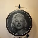 Obraz wykonany nicią: „Marilyn Monroe” - string art 84x84 cm