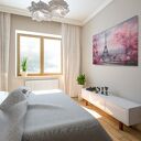 Obraz do sypialni - wieża eiffla wśród różowych róż - 70x50 cm (122401)
