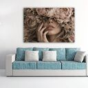 Obraz kobiety z piwoniami na płótnie 120x80 cm