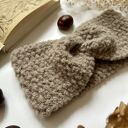 Modna opaska wełniana Twist Boucle w ciemnym beżu