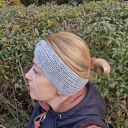 Opaska damska na zimę i jesień - jasnoszara dzianina z zawijaskiem