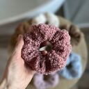 Miękka, puszysta gumka do włosów scrunchie różowa