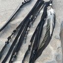 Spinka na dredy lub długie włosy - etniczna gotycka ozdoba handmade z lawą i piórami