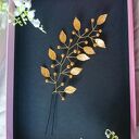 Ozdoba, gałązka ze złotych listków i perełek
