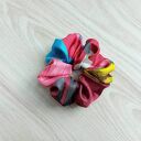 Jedwabny zestaw 3 scrunchie Love - kolorowe frotki dla delikatnych włosów