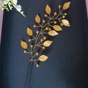 Ozdoba, gałązka ze złotych listków i perełek