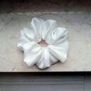 Jedwabny zestaw 3 scrunchie Love - kolorowe frotki dla delikatnych włosów