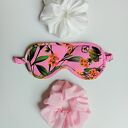 Jedwabny zestaw CALM NIGHT różowy - opaska na oczy dwie scunchie