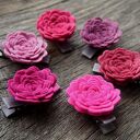 Różyczki Roses - spinki do włosów Mulberry z filcu (2 szt.)