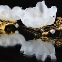 Ślubne kokówki z naturalnego jedwabiu w złotej oprawie Swarovski