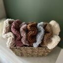 Miękka, puszysta gumka do włosów scrunchie BEŻOWA