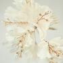 białe kwiaty ślubna ozdoba do włosów. wykonana w technice wire wrapping, jedwab