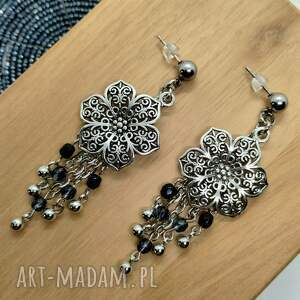 kolczyki z kwiatem ażurowym i szklanymi kryształkami kr/2/26, kulki