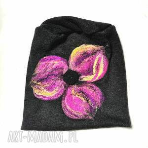 ręcznie zrobione czapki czapka wełniana filcowana zimowa handmade w kwiaty na podszewce