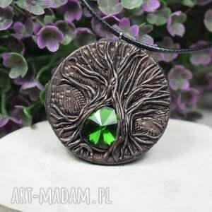 handmade wisiorki wisiorek magic forest z motywem drzewa i zielonym kryształem