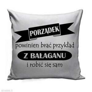 poduszka - porządek powinien brać przykład z bałaganu prezent, sentencja