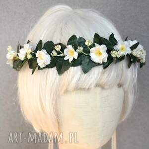 Dzikie róże o świcie - romantyczny wianek komunijny z białych