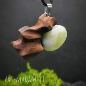 Naszyjnik - lipa i jadeit, pirografia, wood jewellery, wisiorek, upominek, kamień minerał, drewno drzewo