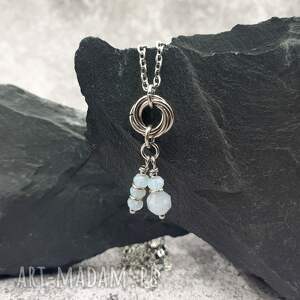 Wisiorek chainmaille z akwamarynem i białym jadeitem ze stali szlachetnej