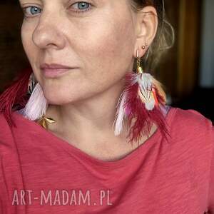 Klipsy lekkie długie pióra kwiaty kolorowe elementy w kolorze złotym