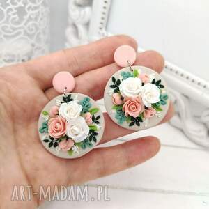 kolczyki wiszące gwoździki koła bukiet róż liście, biżuteria z gliny polimerowej