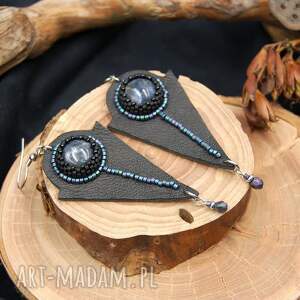 kolczyki skórzane groty z sodalitami, haftowane, sodalitem bizuteria