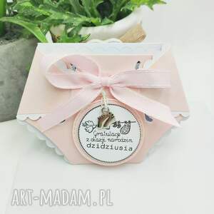 kartka gratulacyjna z okazji narodzin - mini pampers w różu, scrapbooking