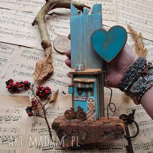 Prezent Rustykalny wieszak z turkusowym domkiem i sercem no 1