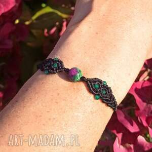 czarny las szmaragd i zoisyt z rubinem w makramie bransoletka pleciona mikro