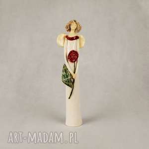 kacik pomyslow anioł z różą ceramika artystyczna wykonany