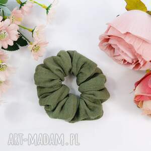 Oliwkowa gumka scrunchie z muślinu bawełnianego M