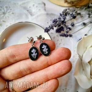 kolczyki lawenda ciemna mini stylu retro, kwiaty lata haftowana biżuteria