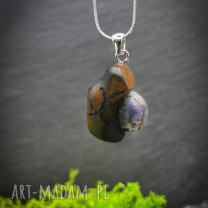 Prezent Szafir naturalny - wisiorek z szafirem, z drewna orzecha