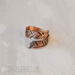 pierścionek z kutej, oksydowanej miedzi /46/ biżuteria miedziana