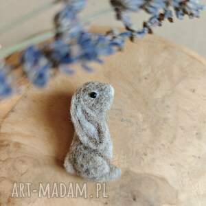 Długouchy filcowana, broszka, zając