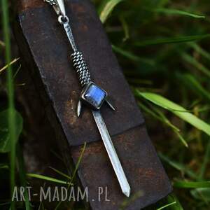 ręcznie wykonane naszyjniki naszyjnik srebrny miecz z kamieniem