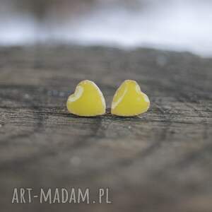 małe żółte serduszka słoneczna łąka kolczyki ceramiczne